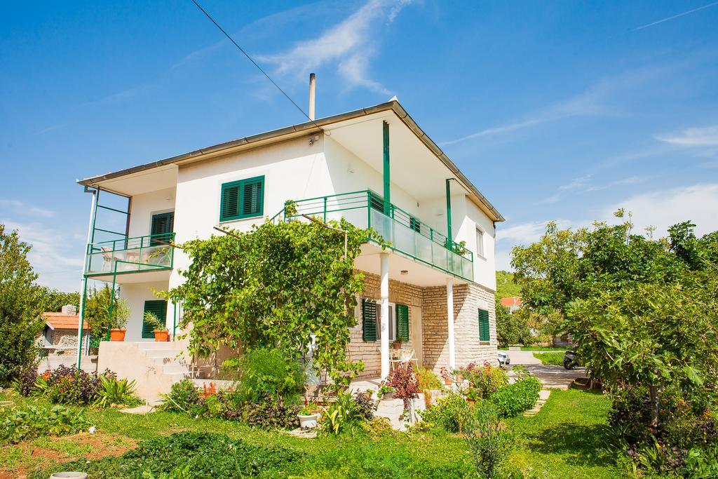Apartments Grubisin Tribunj  Exterior photo